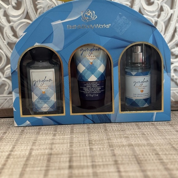 Bath & Body Works Gingham Blue Gift Set In Original packaging. - Picture 2 of 6